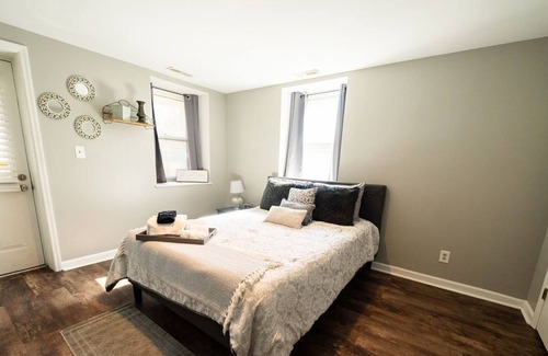 Lafayette Square Condo | <3 of city, king bed, pet friendly & custom kitchen