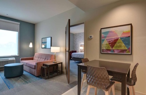 Upper Grand Lagoon Hotel | 3 Relaxing Units! Onsite Pool, Kitchen, Pets Allowed, Near Panama City Beach!