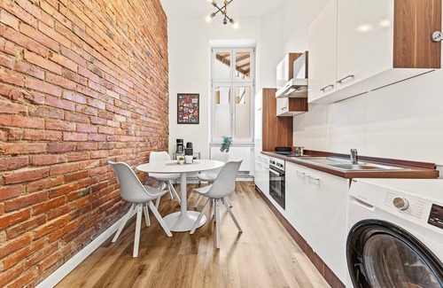 Cottbus Apartment | 3 room apartment, 6 beds not far from main station, incl. parking & WiFi, tumble dryer