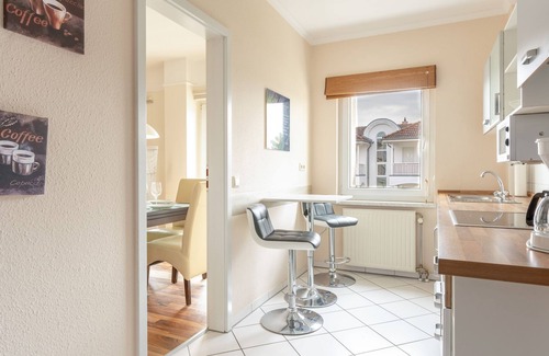 Binz Apartment | 3-room apartment Haus Godewind 10 in Binz, balcony, parking lot, beach chair on the beach