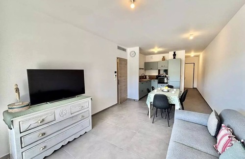 Pietrosella Apartment | 3-room apartment sleeps 4 PORTICCIO