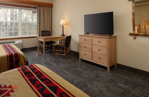 Vancouver Hotel | 3 Rustic Rooms w/Heated Pool & Hand-Crafted Mountain Lodge Setting