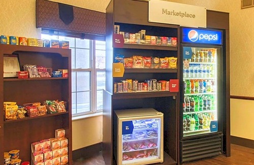 Oak Creek Hotel | 3-Star Hotel ∙ Comfort Suites Milwaukee Airport