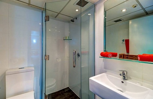 Newton Hotel | 3-Star Hotel ∙ Ascotia Off Queen