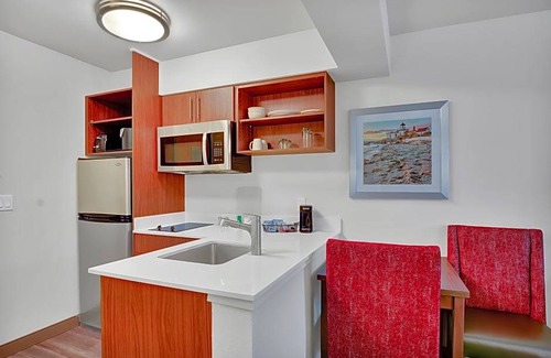 Holly Hotel | 3-Star Hotel ∙ Best Western Plus Navigator Inn & Suites