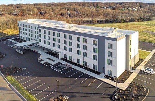 Southington Hotel | 3-Star Hotel ∙ Courtyard by Marriott Southington