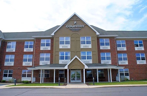 Lansing Hotel | 3-Star Hotel ∙ Country Inn & Suites by Radisson, Lansing, MI