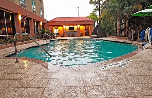 The Villages Hotel | 3-Star Hotel ∙ Crowne Plaza Houston Galleria Area, an IHG Hotel