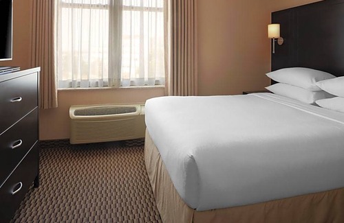 Guelph Hotel | 3-Star Hotel ∙ Delta Hotels by Marriott Guelph Conference Centre