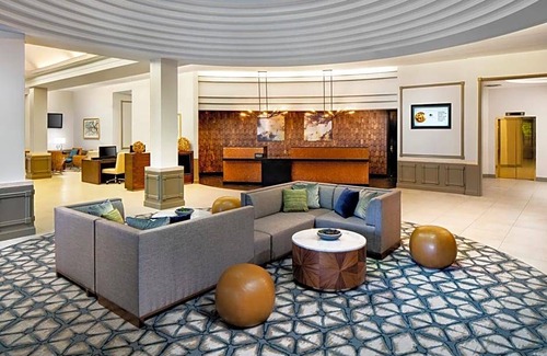 Nashua Hotel | 3-Star Hotel ∙ DoubleTree by Hilton Nashua