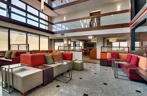 Evansville Hotel | 3-Star Hotel ∙ Drury Inn & Suites Evansville East