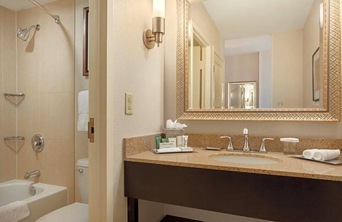 West Central Hotel | 3-Star Hotel ∙ Hilton Fort Wayne at the Grand Wayne Convention Center