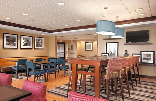 Braintree Hotel | 3-Star Hotel ∙ Hampton Inn Boston/Braintree