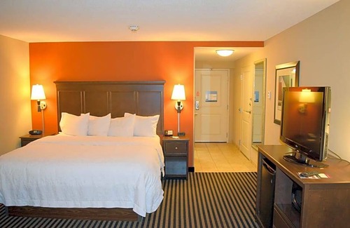 Bath Hotel | 3-Star Hotel ∙ Hampton Inn Bath - Brunswick Area, ME