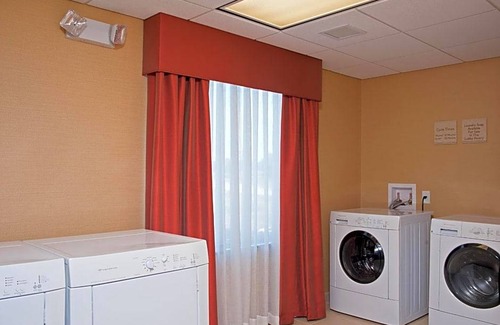 West Newton Hotel | 3-Star Hotel ∙ Hilton Garden Inn Indianapolis Airport