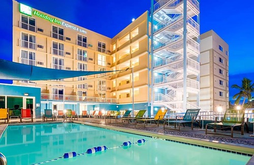 Downtown Nassau Hotel | 3-Star Hotel ∙ Holiday Inn Express & Suites Nassau, an IHG Hotel