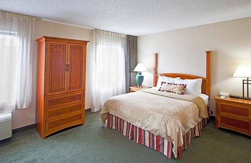 Utica Hotel | 3-Star Hotel ∙ Staybridge Suites Detroit-Utica, an IHG Hotel