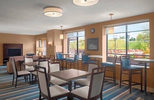 Cuyahoga Falls Hotel | 3-Star Hotel ∙ Sheraton Suites Akron Cuyahoga Falls