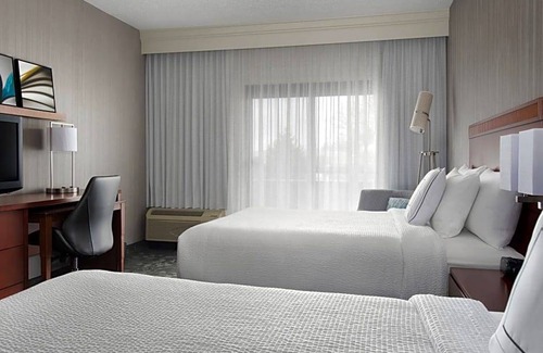East Syracuse Hotel | 3-Star Hotel ∙ Courtyard Syracuse Carrier Circle