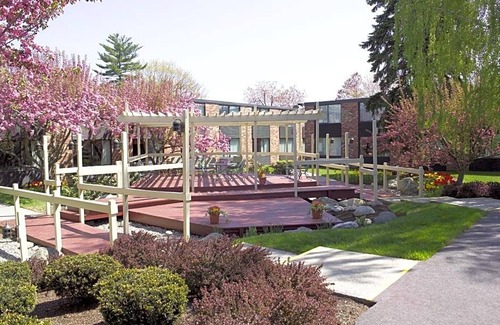 Nasons Corner Hotel | 3-Star Hotel ∙ Fireside Inn & Suites Portland