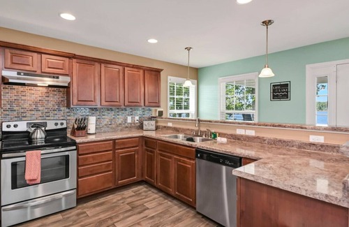 Leesville House | 3-Story at Saluda Shores | Sleeps 11