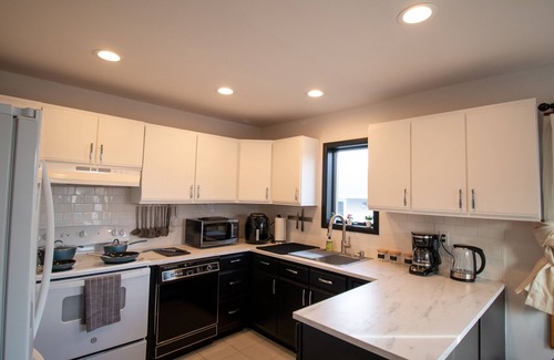 Shirley House | 3 Story Beach Waterview, 3 KING bed, golf putting green!