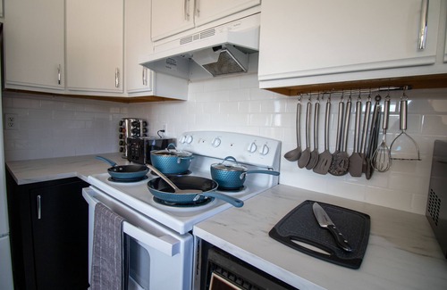 Shirley House | 3 Story Beach Waterview, 3 KING bed, golf putting green!