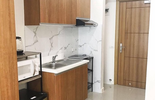 Ermita Apartment | 3 Stylish Contemporary studio @ 8adriatico condo + pool + NetFlix