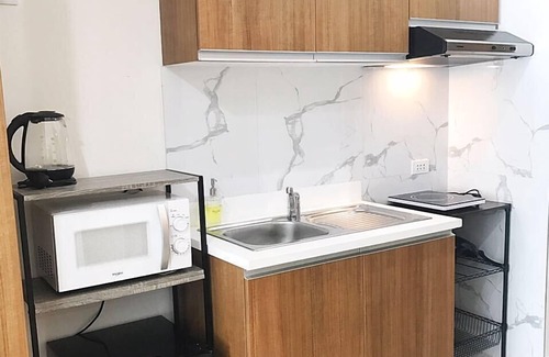 Ermita Apartment | 3 Stylish Contemporary studio @ 8adriatico condo + pool + NetFlix