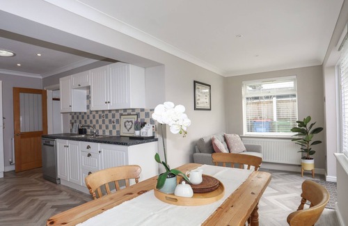 Llanfaelog Cottage | 3 TAI NEWYDD, with a garden in Rhosneigr