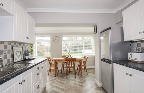 Llanfaelog Cottage | 3 TAI NEWYDD, with a garden in Rhosneigr