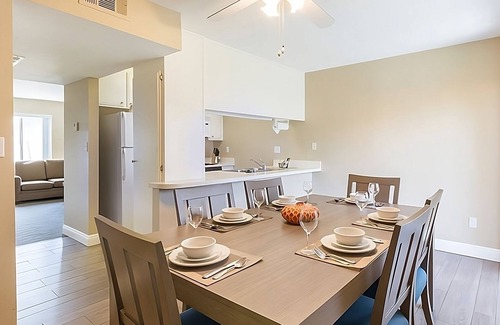 Indio Hotel | 3 Units | Kitchen | Pool | Free Parking | Desert Gateway