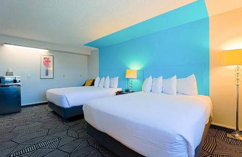 Seaside Hotel | 3 Units! Walk to Fun Attractions! Seaside Carousel Mall, Seaside Promenade