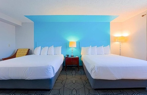 Seaside Hotel | 3 Units! Walk to Fun Attractions! Seaside Carousel Mall, Seaside Promenade