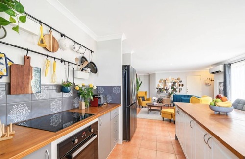 Ellenbrook House | 3 x 2 x 2 Holiday house in Ellenbrook with beautiful view from garden.