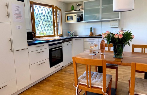 Tourrettes-sur-Loup Apartment | 3-zi.-whg. in 2-familienhaus mit Beheizbarem Pool und Bouleplatz