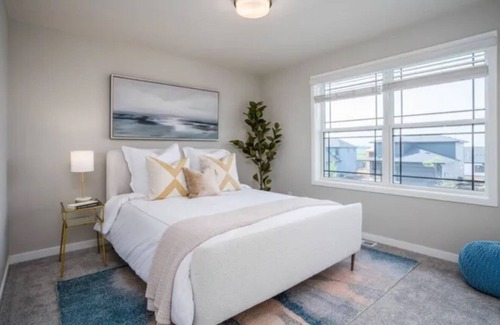 Woodbury House | 30-60 day rental Bedroom available in shared house