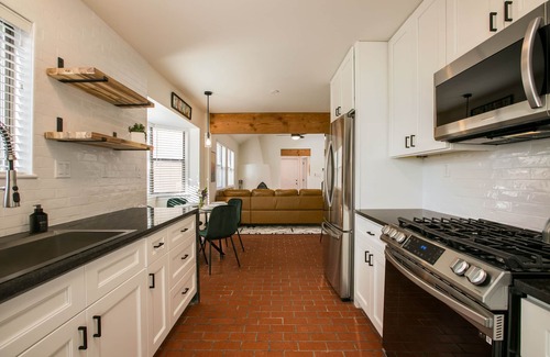 Oso Grande House | 30-DAY MIN STAY 3Bed/3Bath in Quiet Neighborhood