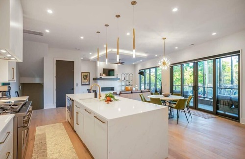 Sylvan Park House | 30 Night + Luxurious Green Hills Gem!
