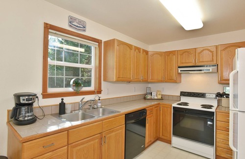 Mount Shasta House | 30 Night Minimum, Oak Street Retreat.