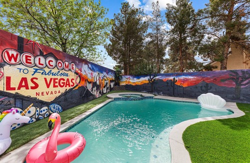 River Mountain House | 30% Off! Luxury Haven w/Heated Pool & Spa! Pets OK