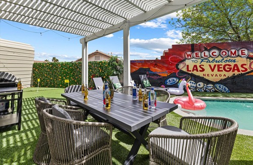 River Mountain House | 30% Off! Luxury Haven w/Heated Pool & Spa! Pets OK