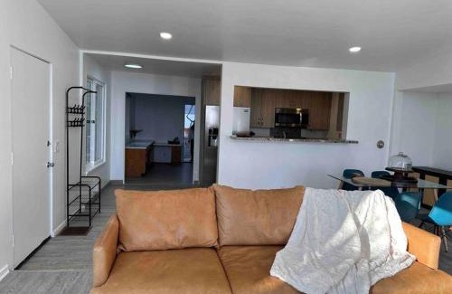 Central Malibu Apartment | 30 PCT OFF! Limited Time! Malibu Ocean Wave with King Bed, Walking to Beach and Hiking