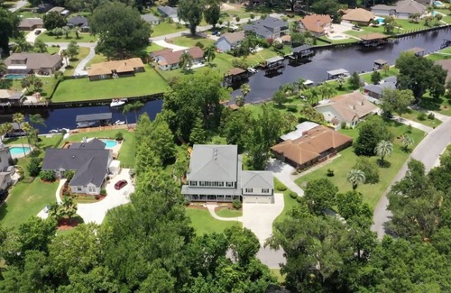 Doctors Inlet House | 30 People Comfortably Gorgeous Home on Canal Boat Kayak access Two 85" & 75” TVs
