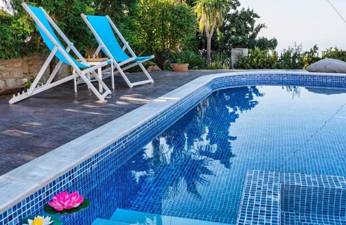 Roussospiti Villa | 300 m² Villa ∙ 5 bedrooms ∙ 13 guests