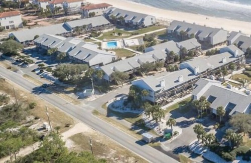 East End House | 300 Ocean Mile B1, 3 bed 3 bath, Pet Friendly, community pool., SGI State Park.