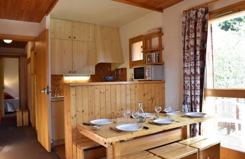 Meribel Apartment | 300m from ski slopes, 2nd floor, balcony, tv, ski locker, 33m², Méribel