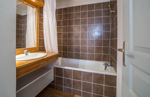 Albiez-le-Vieux Apartment | 300m from ski slopes, parking, tv, ski locker, 60m², Albiez Montrond