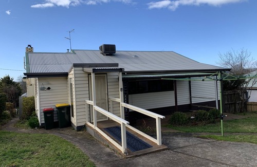 Daylesford Cottage | 300m to Wombat Hill Gardens ,close to Convent Gallery and Lake Daylesford