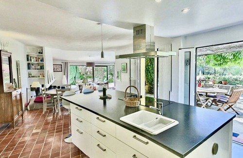 Est Villa | 300m2 Villa,Heated Pool, 7000m2 Garden, 8 People - Aix En Provence Center at 4km